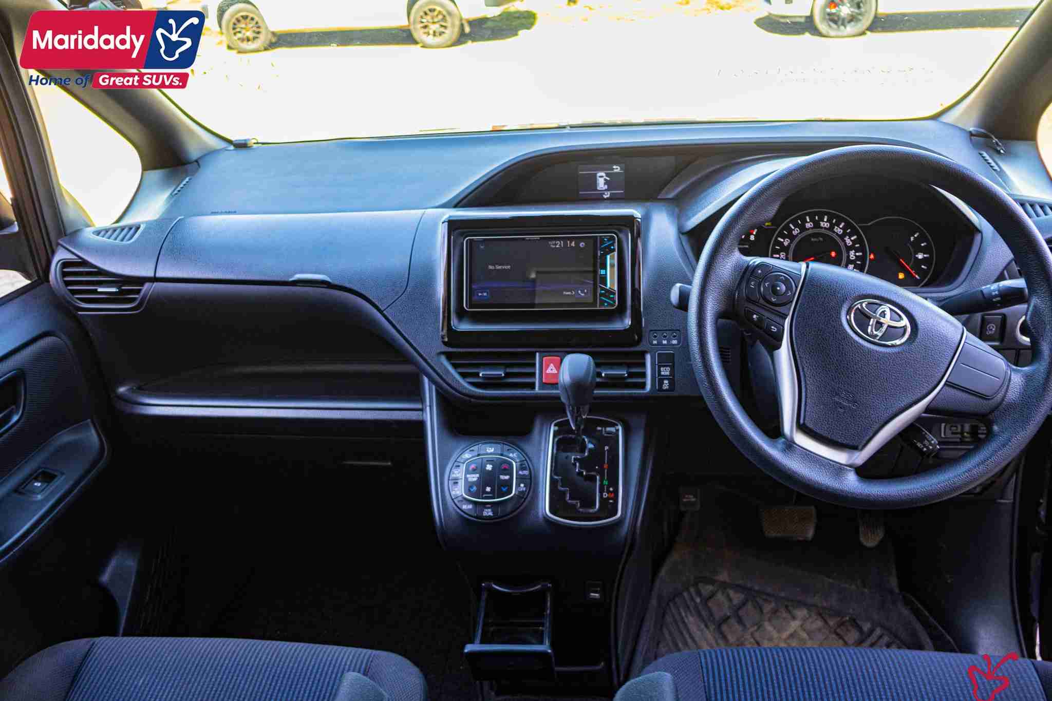 Toyota noah-2017