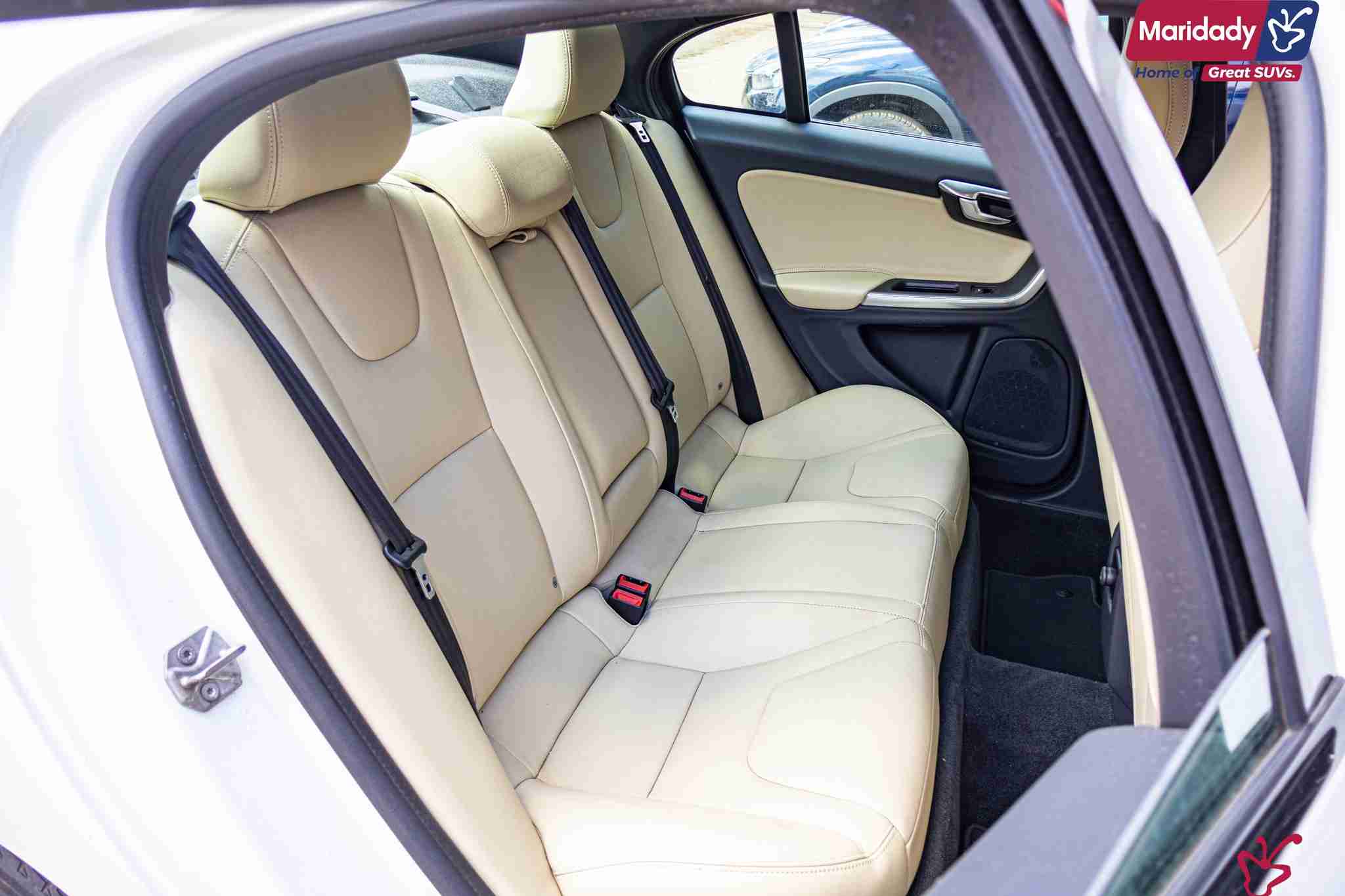 Volvo v60-2016