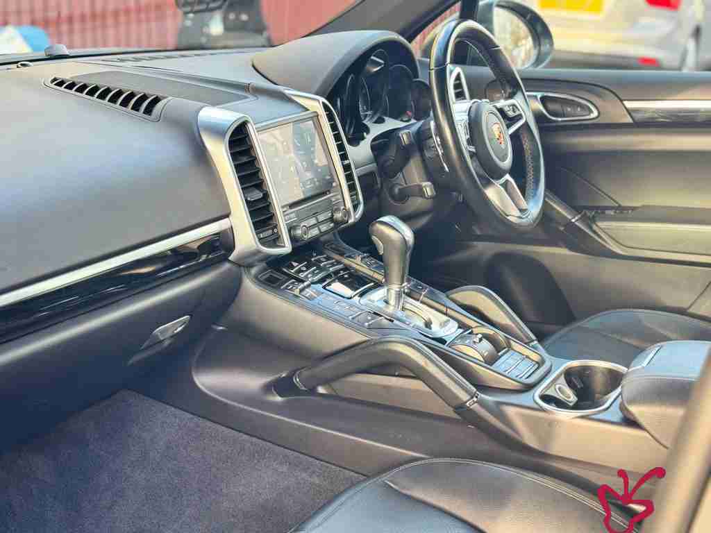 Porsche Cayenne-2018