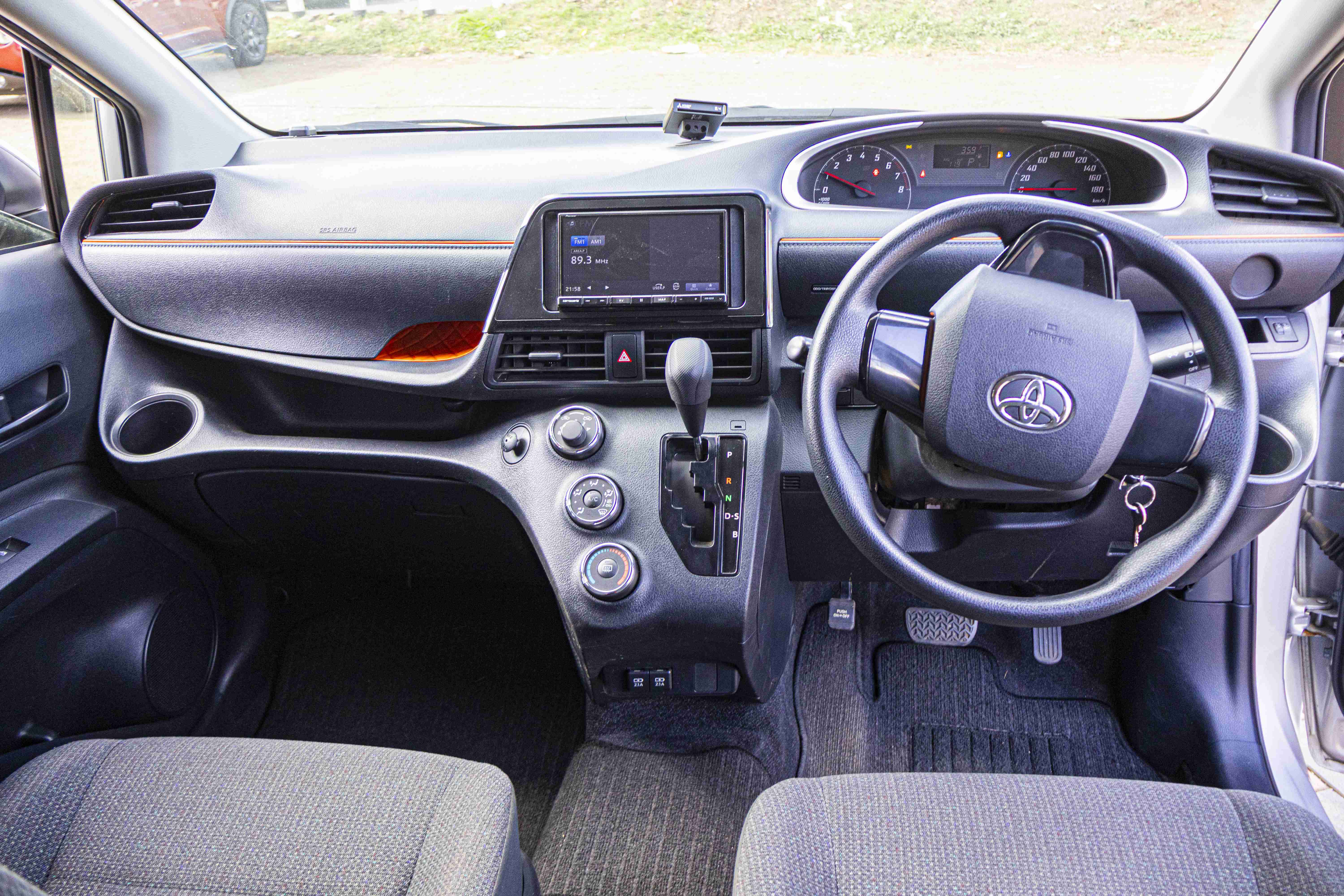 Toyota sienta-2019
