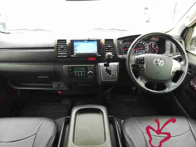 Toyota hiace van-2018