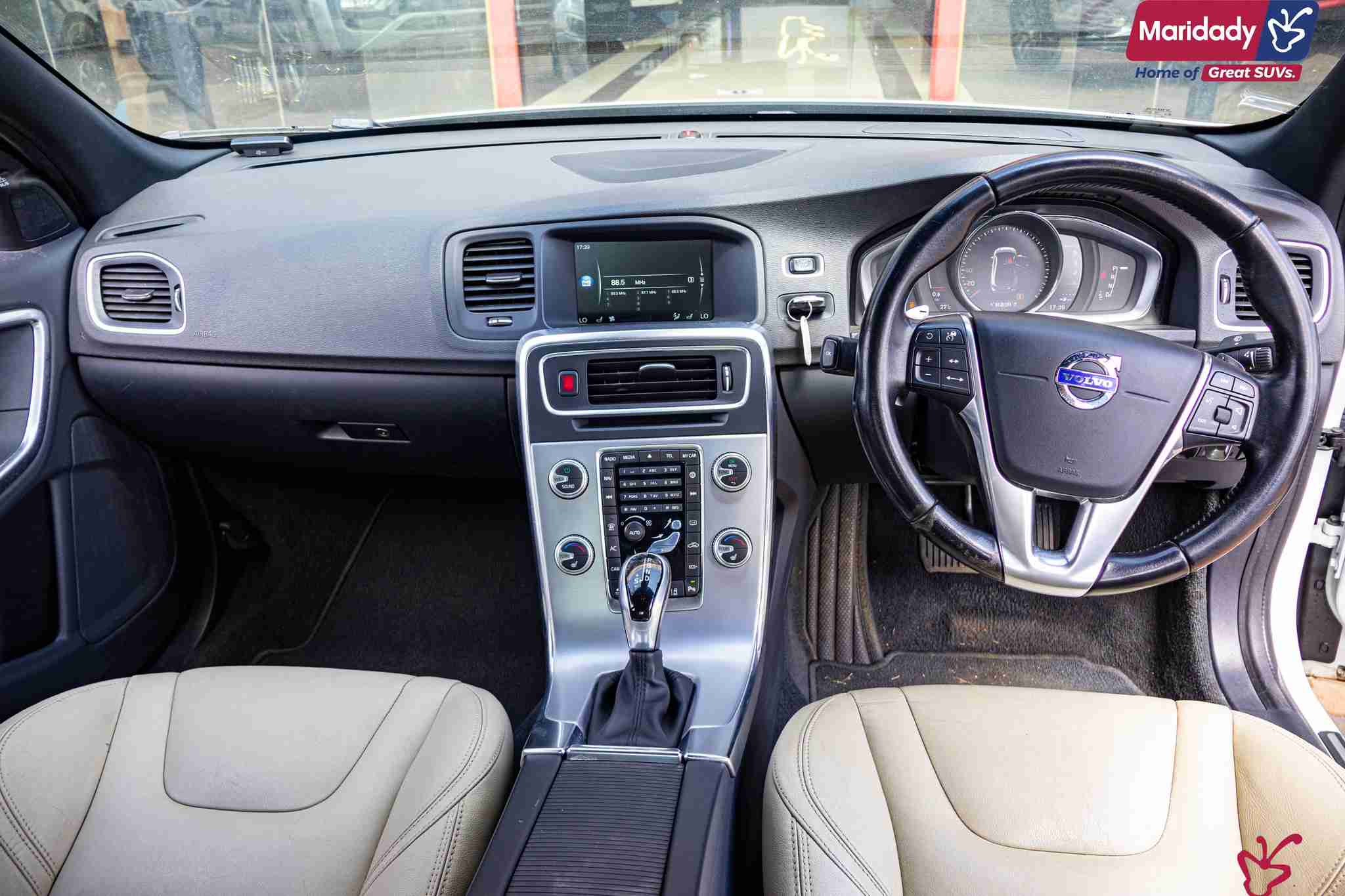 Volvo v60-2016